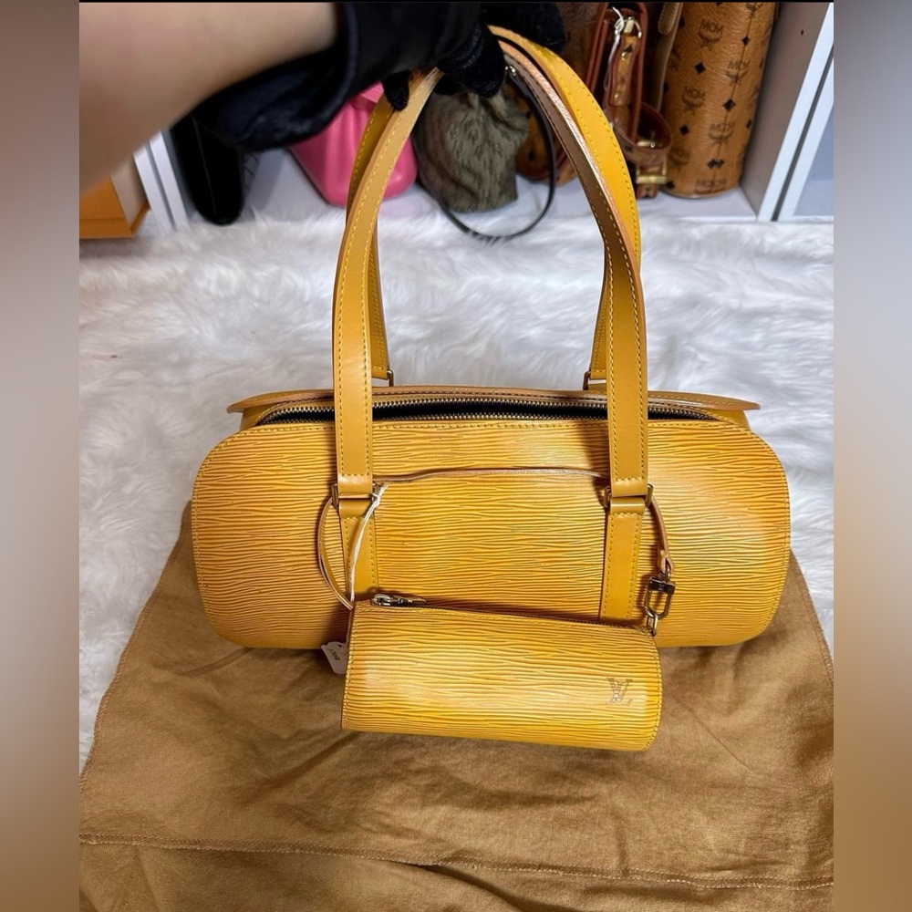Loui Vuitton Epi papillon